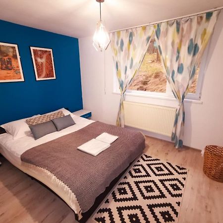 105500 Apartment Buşteni Buitenkant foto